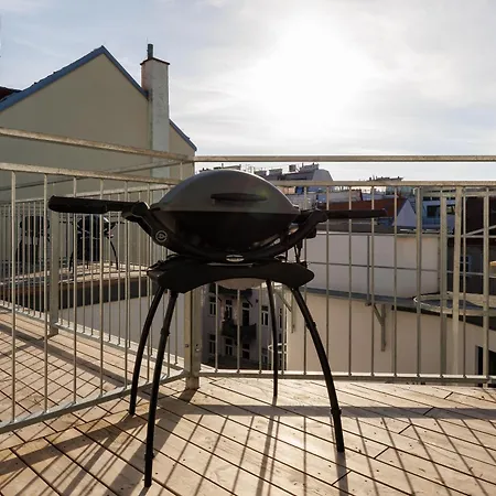 Symphony Apartments 40 - Modern Loft With Terrace And Grill In Central Location Wenen Buitenkant foto