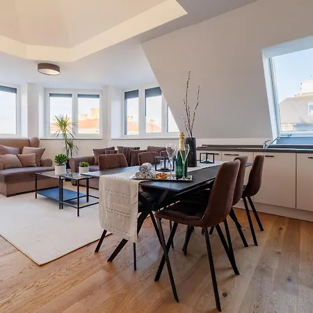 Symphony Apartments 40 - Modern Loft With Terrace And Grill In Central Location Wenen Buitenkant foto